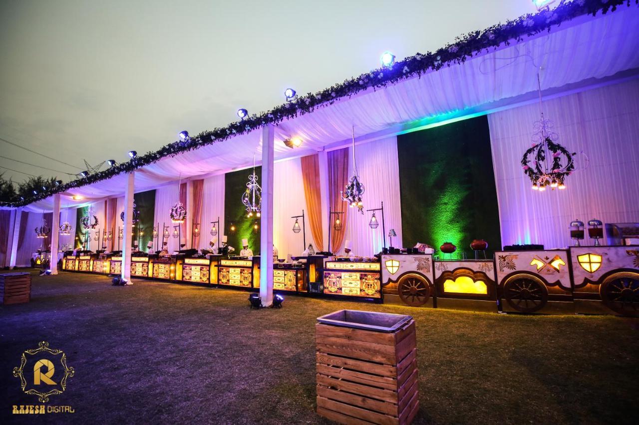 Golden Galaxy Hotels And Resorts Delhi  Exterior photo