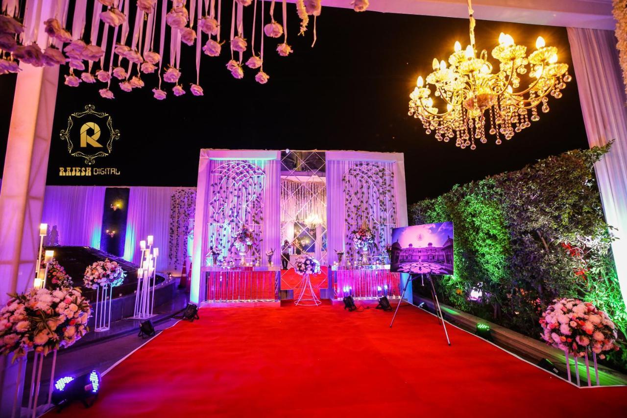 Golden Galaxy Hotels And Resorts Delhi  Exterior photo