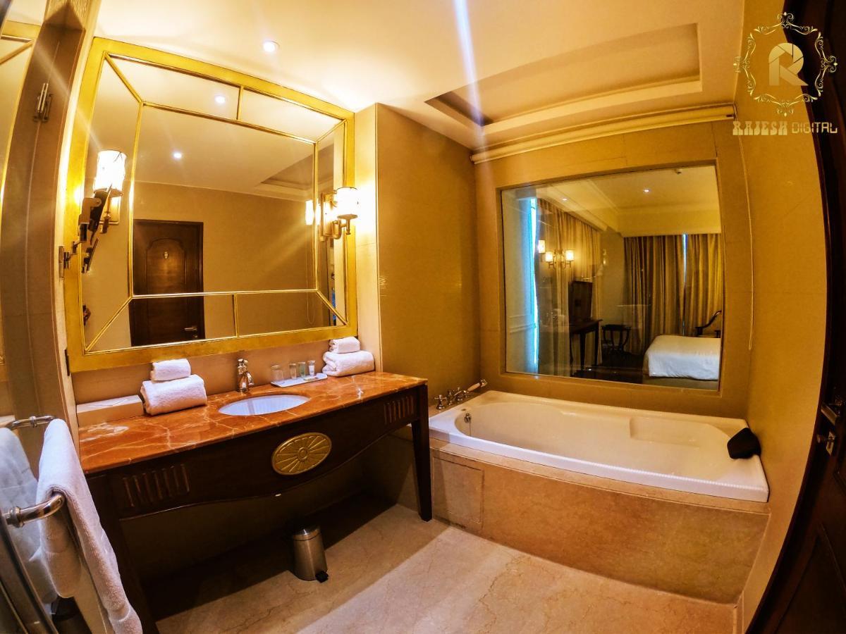 Golden Galaxy Hotels And Resorts Delhi  Exterior photo