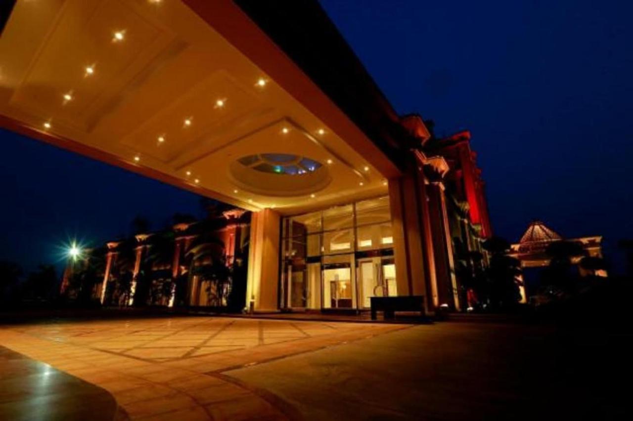 Golden Galaxy Hotels And Resorts Delhi  Exterior photo